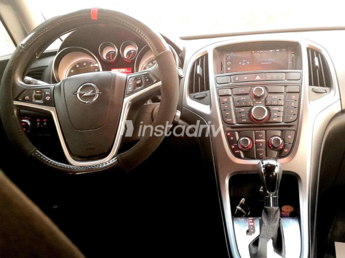 Opel Astra 2016 Black Automatic Used for Sale in Cairo - 2