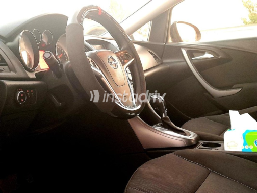 Opel Astra 2016 Black Automatic Used for Sale in Cairo - 4