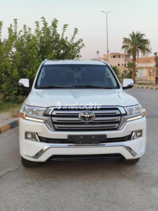 Toyota Land Cruiser 2017 White Automatic Used for Sale in Sheikh Zayed City - 1
