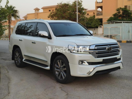Toyota Land Cruiser 2017 White Automatic Used for Sale in Sheikh Zayed City - 3