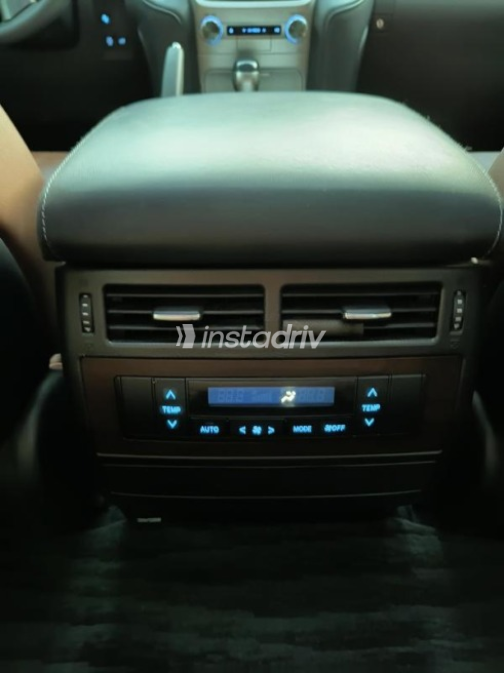 Toyota Land Cruiser 2017 White Automatic Used for Sale in Sheikh Zayed City - 6