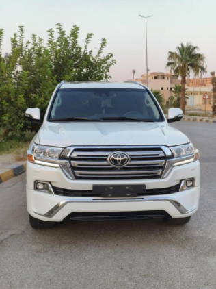 Toyota Land Cruiser 2017 White Automatic Used for Sale in Sheikh Zayed City