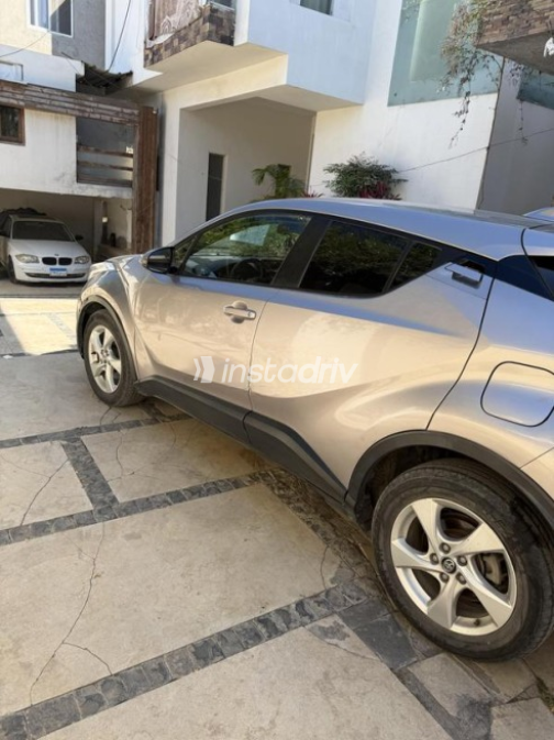 تويوتا C-HR 2017 أبيض أوتوماتيك مستعملة للبيع في القاهرة الكبرى ( القاهرة - الجيزة) - 4