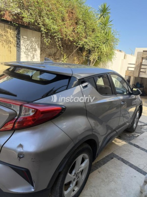 تويوتا C-HR 2017 أبيض أوتوماتيك مستعملة للبيع في القاهرة الكبرى ( القاهرة - الجيزة) - 5