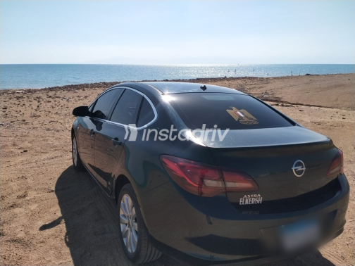 Opel Astra 2017 Green Automatic Used for Sale in Heliopolis - 2