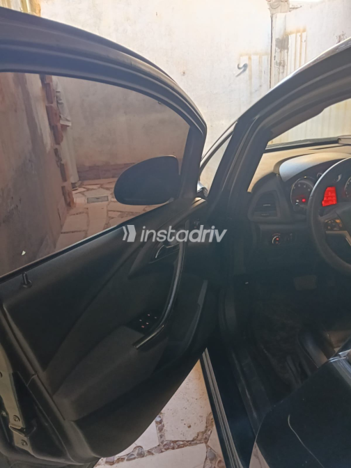 Opel Astra 2017 Green Automatic Used for Sale in Heliopolis - 4
