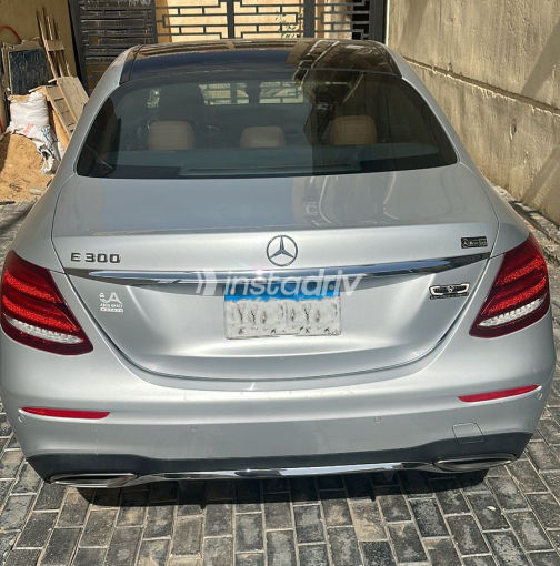 Mercedes E 300 2017 Silver Automatic Used for Sale in Giza - 3