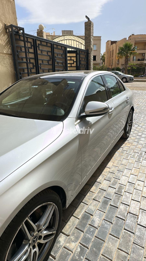 Mercedes E 300 2017 Silver Automatic Used for Sale in Giza - 4