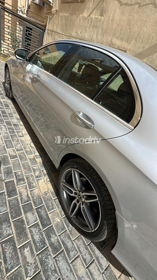 Mercedes E 300 2017 Silver Automatic Used for Sale in Giza - 5