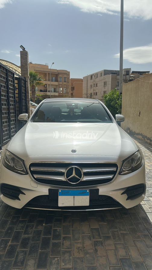 Mercedes E 300 2017 Silver Automatic Used for Sale in Giza - 6