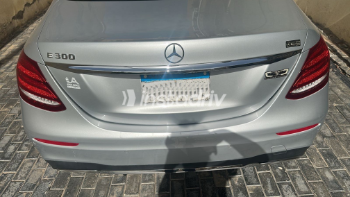 Mercedes E 300 2017 Silver Automatic Used for Sale in Giza - 10