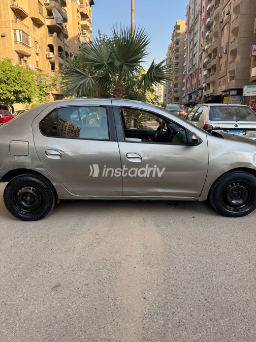 Renault Logan 2016 Champagne Automatic Used for Sale in Nasr city - 5