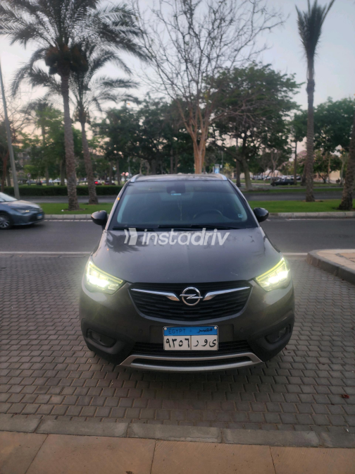 Opel Crossland 2021 Gray Automatic Used for Sale in Madinaty - 4