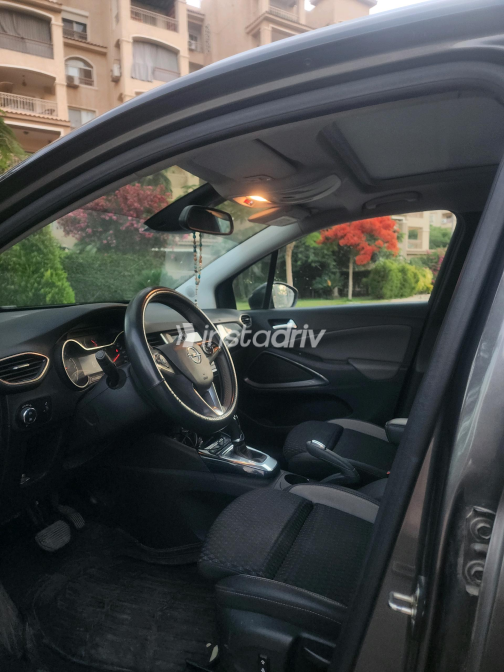 Opel Crossland 2021 Gray Automatic Used for Sale in Madinaty - 8