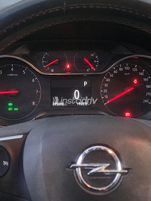 Opel Crossland 2021 Gray Automatic Used for Sale in Madinaty - 9