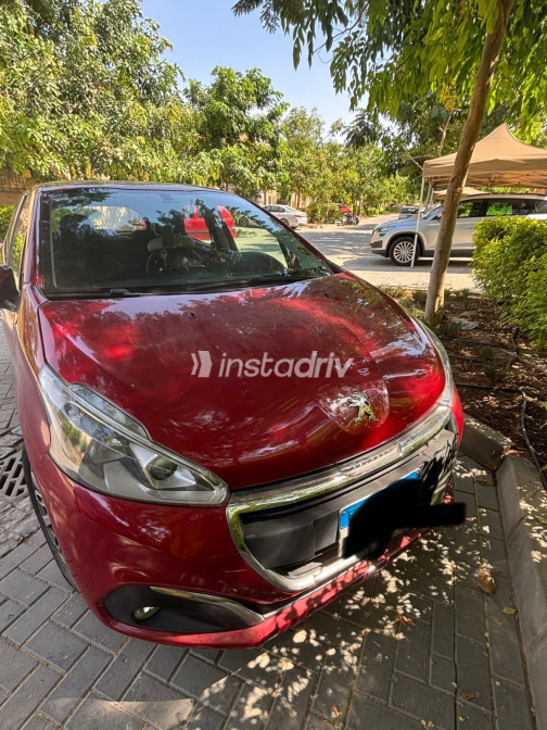 Peugeot 208 2016 Red Automatic Used for Sale in Cairo - 1