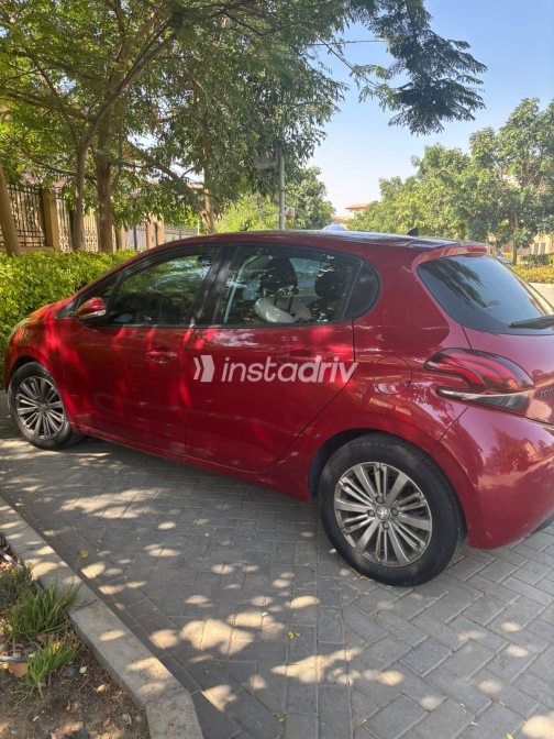 Peugeot 208 2016 Red Automatic Used for Sale in Cairo - 2