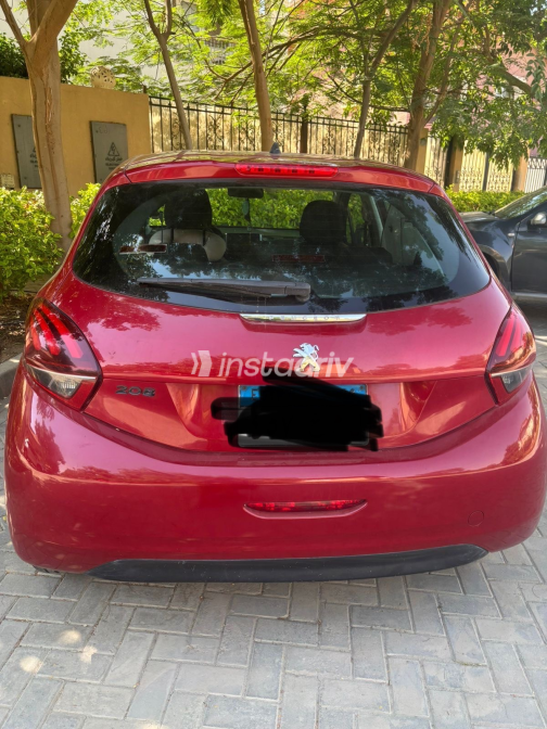 Peugeot 208 2016 Red Automatic Used for Sale in Cairo - 4