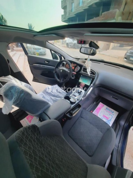 Peugeot 3008 2016 Dark Blue Automatic Used for Sale in Cairo - 9