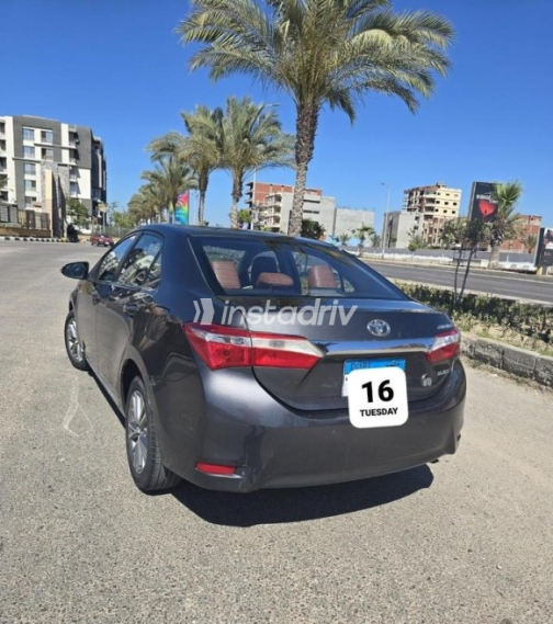 Toyota Corolla 2015 Dark Gray Automatic Used for Sale in Damietta - 4