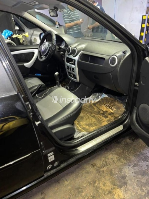 Renault Logan 2010 Black Manual Used for Sale in Alexandria - 6