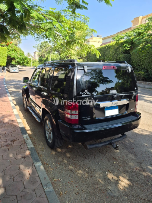 Jeep Cherokee 2011 Black Automatic Used for Sale in Cairo - 1