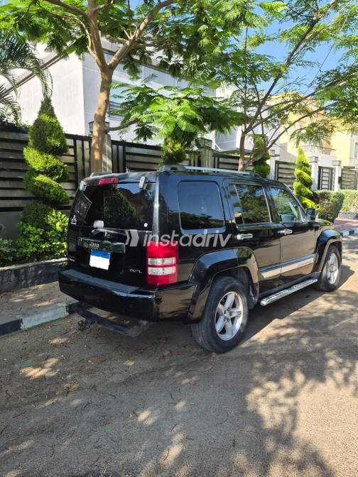 Jeep Cherokee 2011 Black Automatic Used for Sale in Cairo - 5