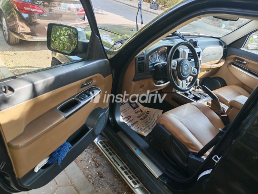 Jeep Cherokee 2011 Black Automatic Used for Sale in Cairo - 6