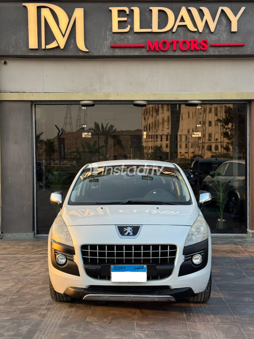 Peugeot 3008 2013 White Automatic Used for Sale in Cairo - 1