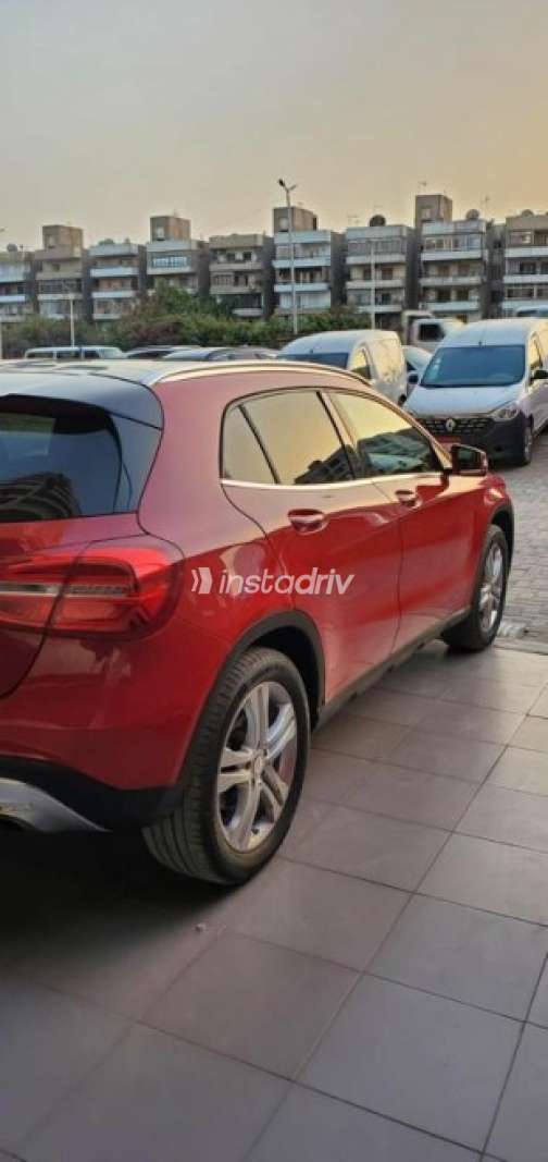 Mercedes GLA 200 2017 Red Automatic Used for Sale in Maadi - 4