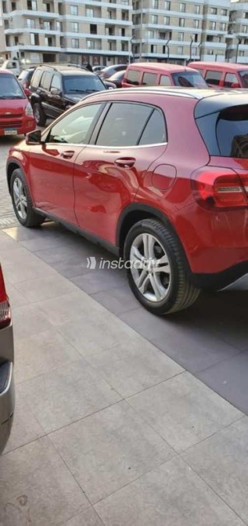 Mercedes GLA 200 2017 Red Automatic Used for Sale in Maadi - 5