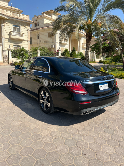 Mercedes E 300 2019 Black Automatic Used for Sale in Cairo - 3