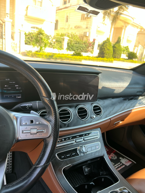 Mercedes E 300 2019 Black Automatic Used for Sale in Cairo - 4