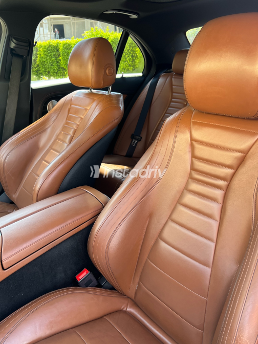 Mercedes E 300 2019 Black Automatic Used for Sale in Cairo - 5