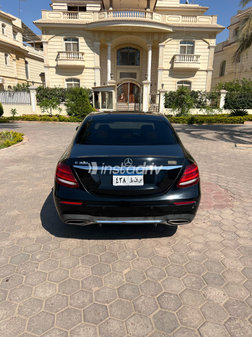 Mercedes E 300 2019 Black Automatic Used for Sale in Cairo - 6