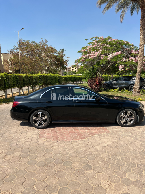 Mercedes E 300 2019 Black Automatic Used for Sale in Cairo - 7