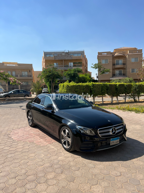 Mercedes E 300 2019 Black Automatic Used for Sale in Cairo - 9