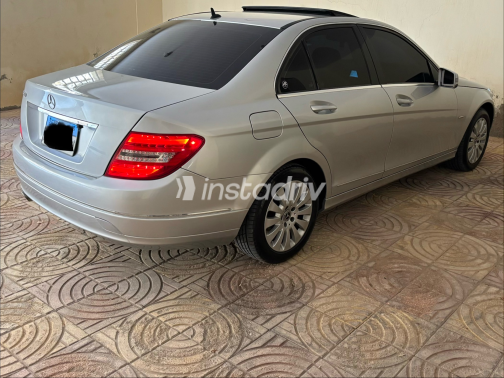 Mercedes C 200 2009 Silver Automatic Used for Sale in Cairo - 10