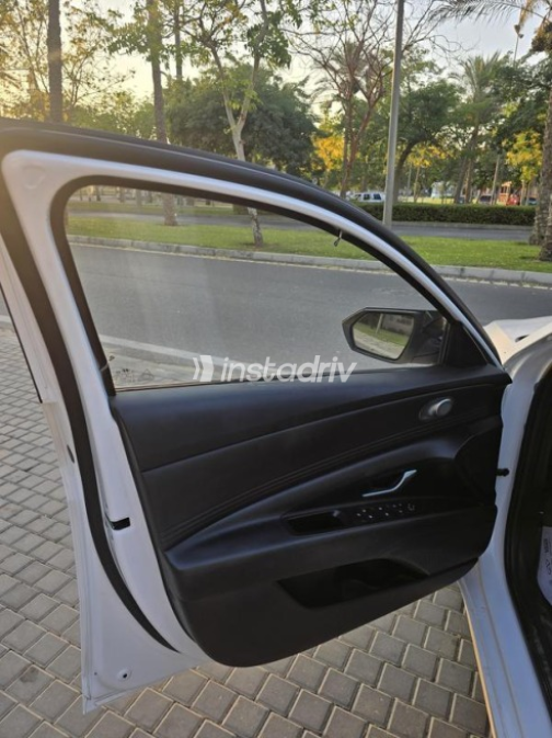 Hyundai Elantra CN7 2021 White Automatic Used for Sale in Madinaty - 2