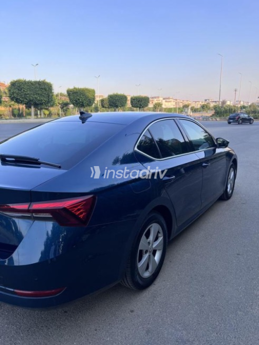 سكودا اوكتافيا A8 2022 أزرق غامق أوتوماتيك مستعملة للبيع في القاهرة - 2