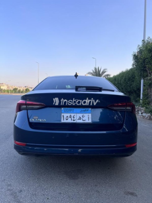 سكودا اوكتافيا A8 2022 أزرق غامق أوتوماتيك مستعملة للبيع في القاهرة - 3