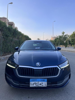 سكودا اوكتافيا A8 2022 أزرق غامق أوتوماتيك مستعملة للبيع في القاهرة