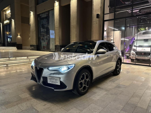 الفاروميو ستلفيو 2021 فضي أوتوماتيك مستعملة للبيع في مدينة الشيخ زايد - 2