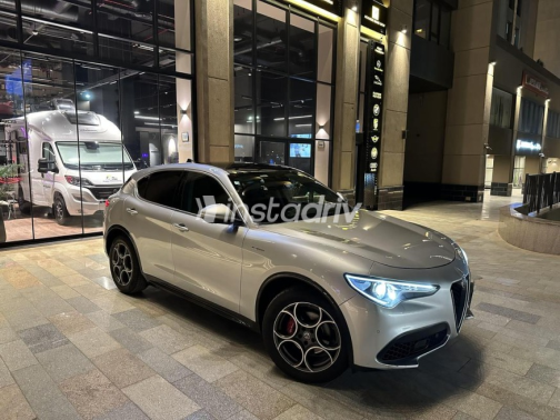 الفاروميو ستلفيو 2021 فضي أوتوماتيك مستعملة للبيع في مدينة الشيخ زايد - 3