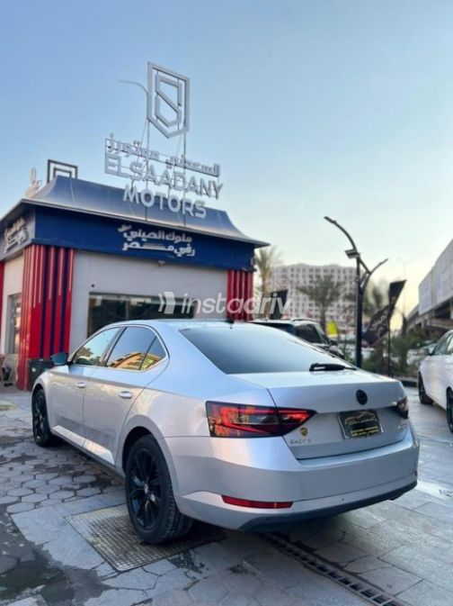 سكودا سوبيرب 2019 فضي أوتوماتيك مستعملة للبيع في مدينة نصر - 4