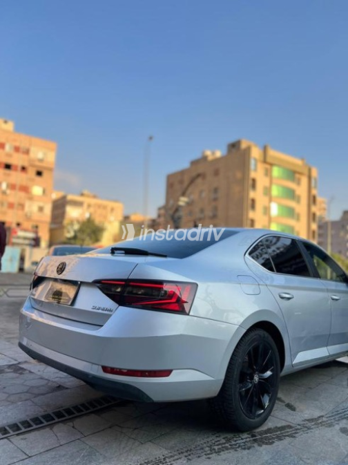 سكودا سوبيرب 2019 فضي أوتوماتيك مستعملة للبيع في مدينة نصر - 5