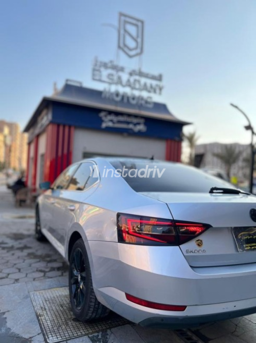 سكودا سوبيرب 2019 فضي أوتوماتيك مستعملة للبيع في مدينة نصر - 7