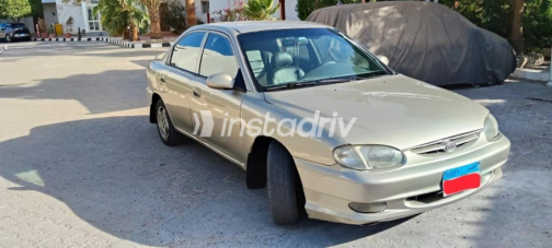 كيا سيفيا 2000 ذهبي يدوي مستعملة للبيع في القاهرة - 2