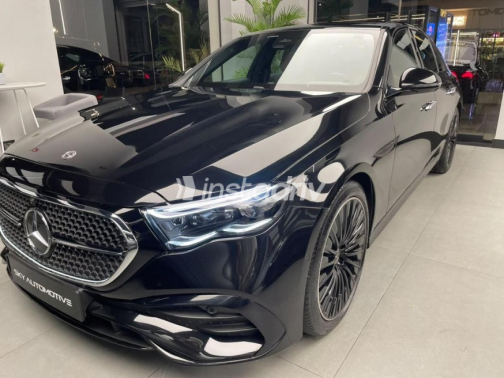 مرسيدس E 200 2025 أسود أوتوماتيك مستعملة للبيع في القاهرة - 2