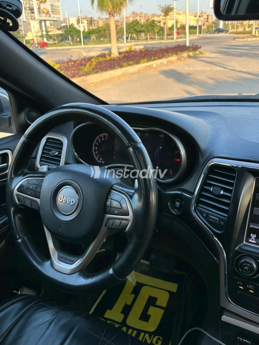 Jeep Grand Cherokee 2018 Gray Automatic Used for Sale in Giza - 6